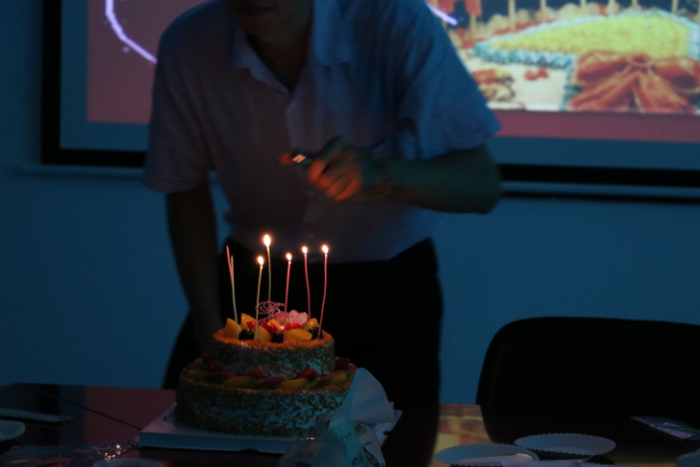 LETOU乐投触摸屏厂家7月为员工们举行生日会